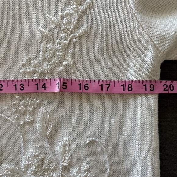 Maurada women’s Elegant White Embroidered  Cardigan. Cotton Rayon. L - Picture 4 of 7